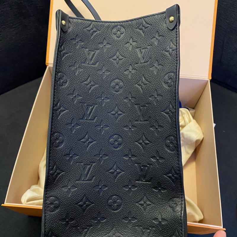 Louis Vuitton • On The Go 黑色全皮壓紋大號 Gm 全配✔️-7