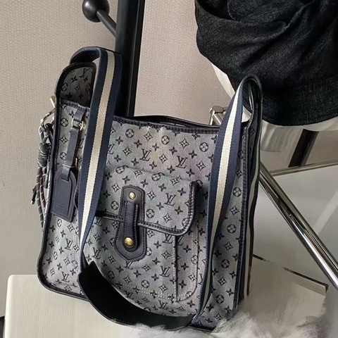 Louis Vuitton • 經典老花牛仔丹寧 Evelyne 斜背包