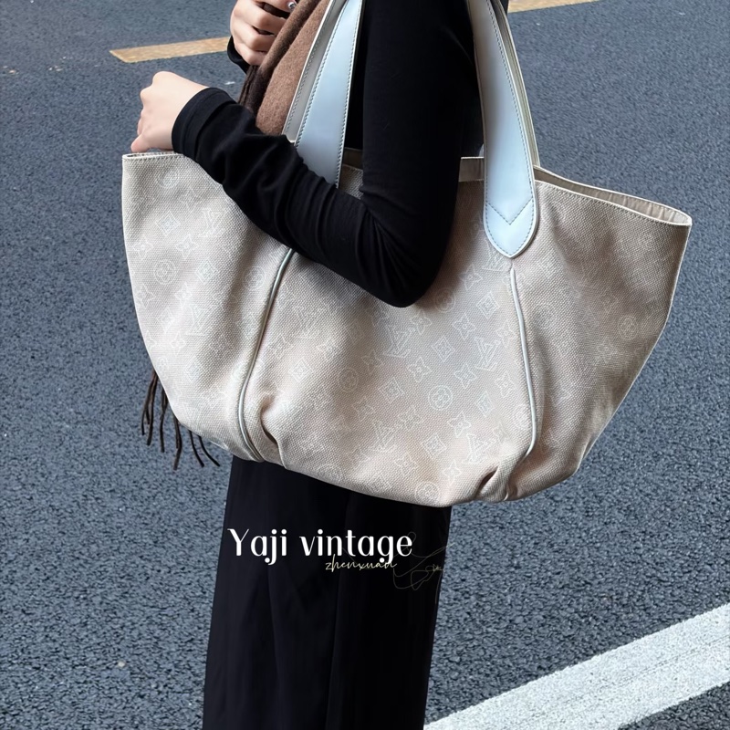 Louis Vuitton • 米白色牛仔丹寧托特包 附子袋-0