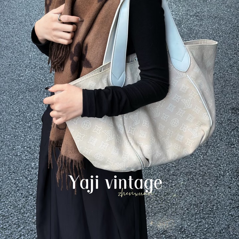 Louis Vuitton • 米白色牛仔丹寧托特包 附子袋-1
