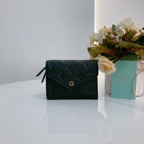 MS0689 Louis Vuitton 路易威登 三摺錢包 壓印牛皮 黑色 金扣 Victorine Wallet Calfskin Empreinte Black x GHW