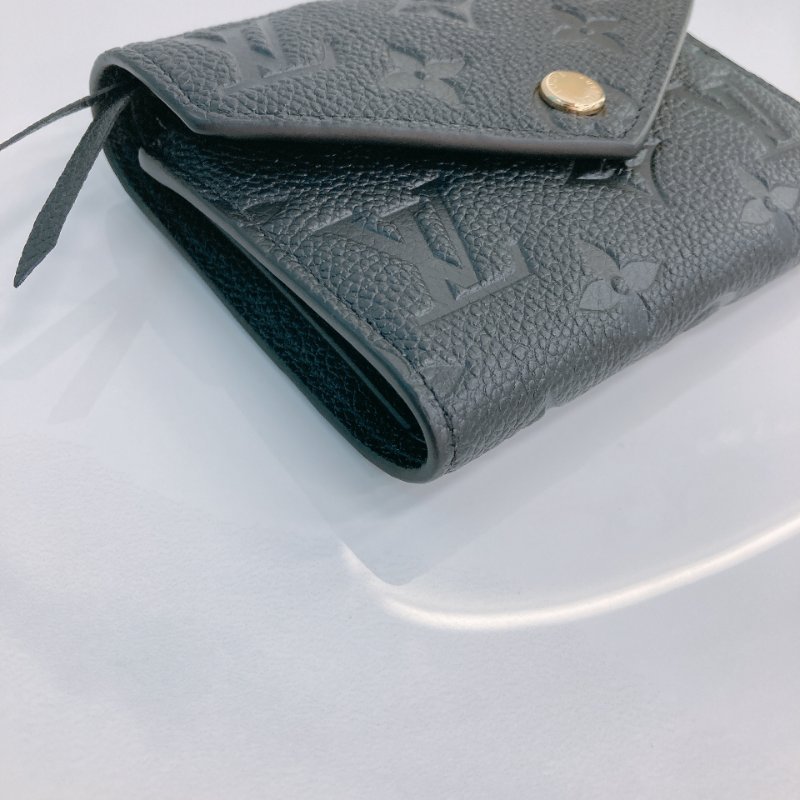 MS0689	Louis Vuitton 路易威登 三摺錢包 壓印牛皮 黑色 金扣 Victorine Wallet Calfskin Empreinte Black x GHW-5