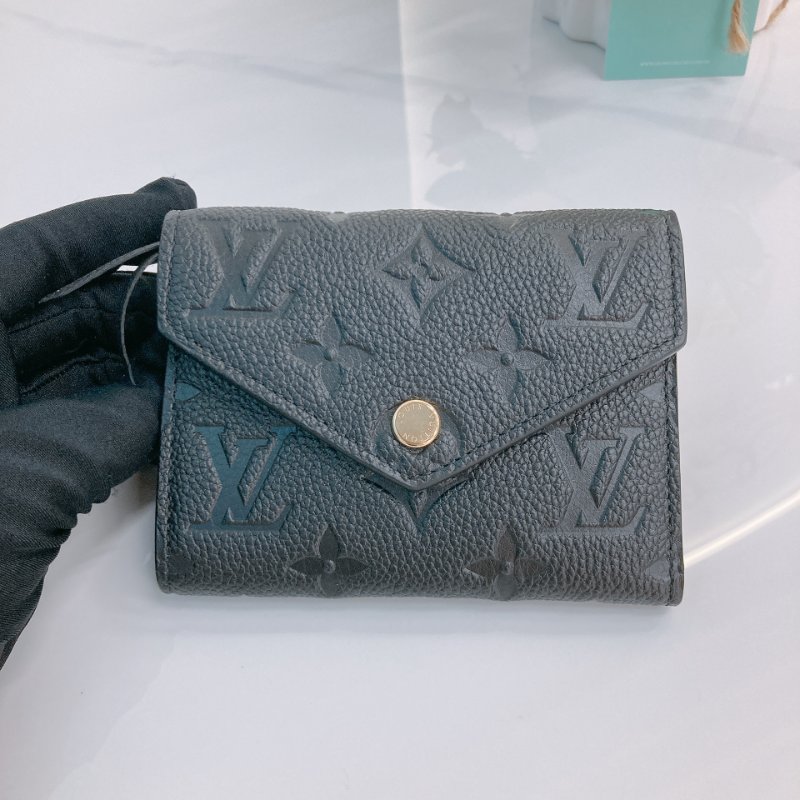MS0689	Louis Vuitton 路易威登 三摺錢包 壓印牛皮 黑色 金扣 Victorine Wallet Calfskin Empreinte Black x GHW-9