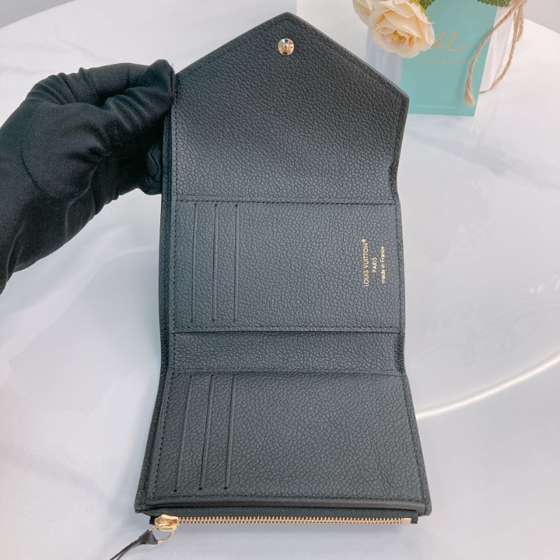 MS0689	Louis Vuitton 路易威登 三摺錢包 壓印牛皮 黑色 金扣 Victorine Wallet Calfskin Empreinte Black x GHW-12