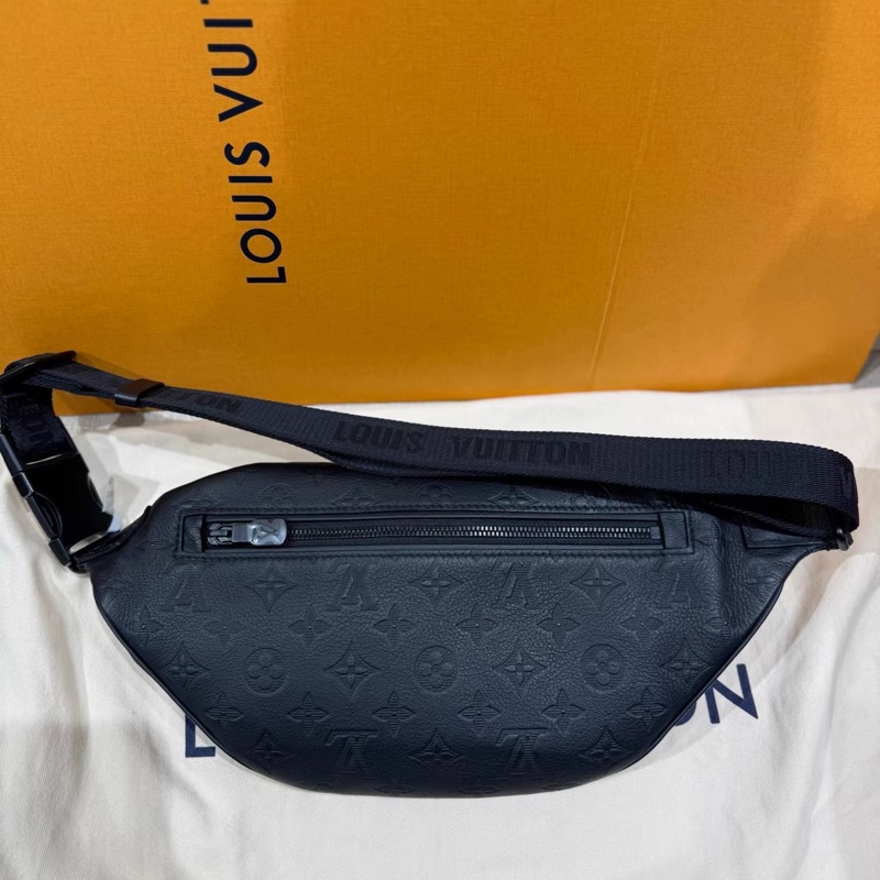 Louis Vuitton • Discovery 經典黑色牛皮老花壓紋腰包 芯片款✨-2