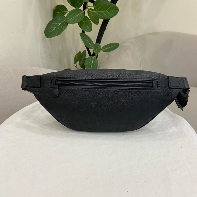 Louis Vuitton • Discovery 經典黑色牛皮老花壓紋腰包 芯片款✨-4