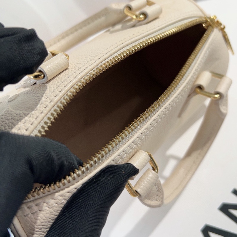 Louis Vuitton • Papillon 經典全皮壓紋老花 奶昔白巴比龍 有購證✔️-7