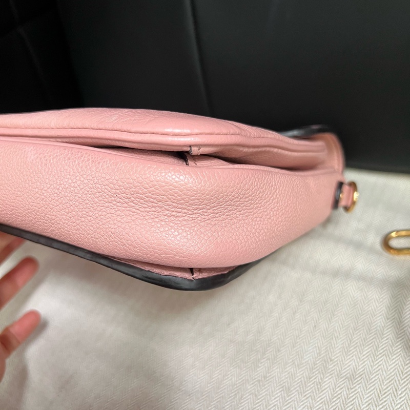 Louis Vuitton • Métis 經典全皮壓紋老花郵差包 櫻花粉 🌸-6