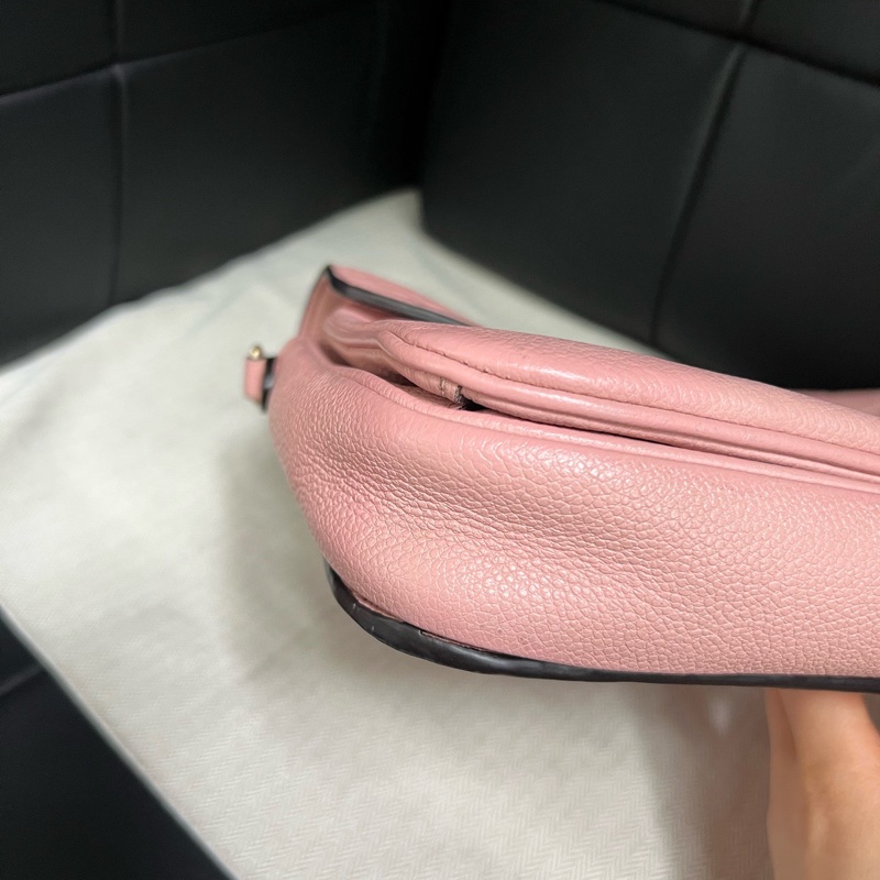 Louis Vuitton • Métis 經典全皮壓紋老花郵差包 櫻花粉 🌸-7