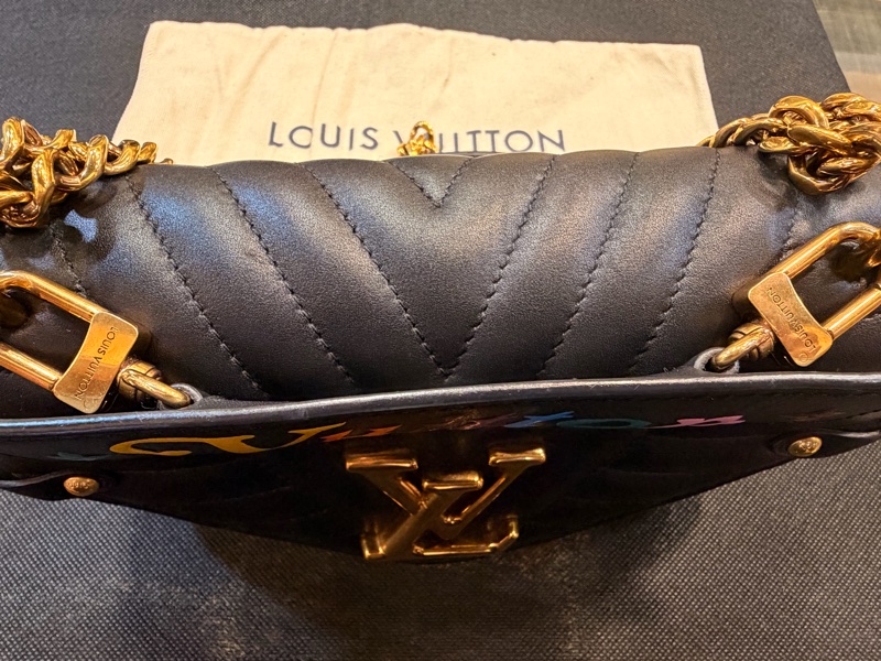 LV New Wave Chain Bag黑牛皮彩色把手斜背包-3