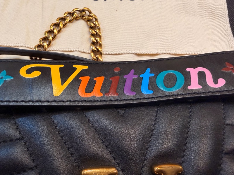 LV New Wave Chain Bag黑牛皮彩色把手斜背包-6
