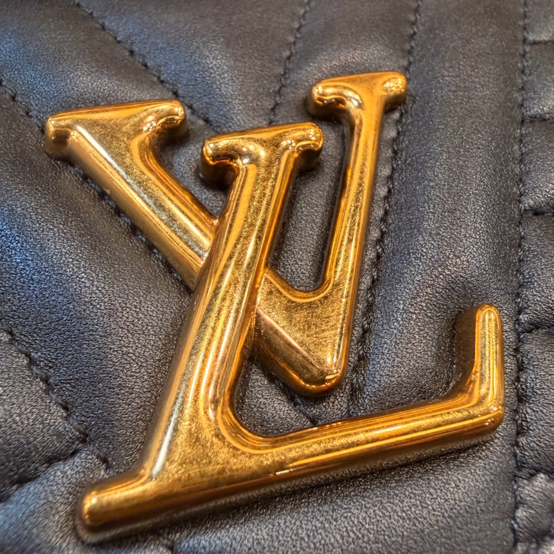 LV New Wave Chain Bag黑牛皮彩色把手斜背包-9