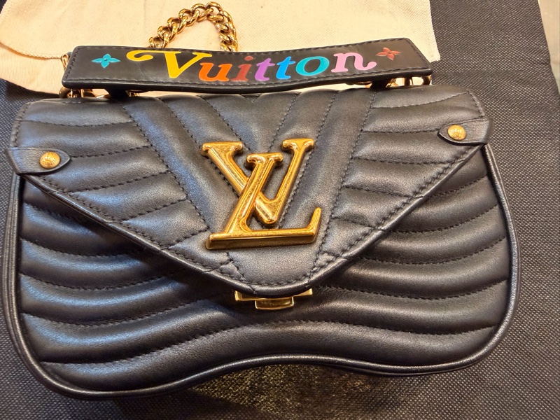 LV New Wave Chain Bag黑牛皮彩色把手斜背包-10