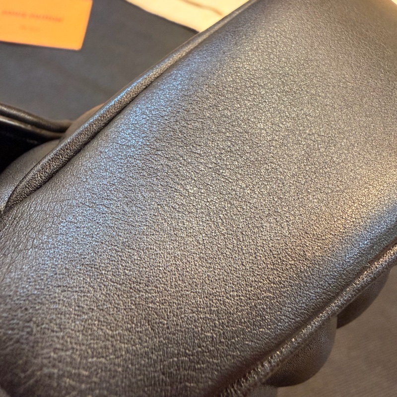 LV New Wave Chain Bag黑牛皮彩色把手斜背包-21