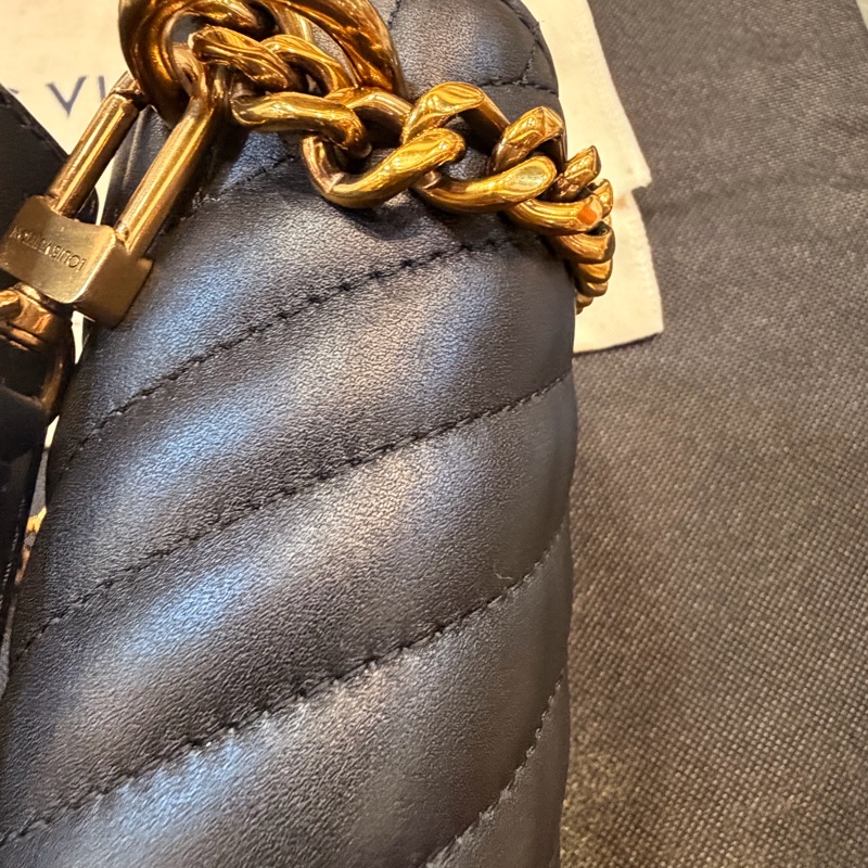 LV New Wave Chain Bag黑牛皮彩色把手斜背包-52