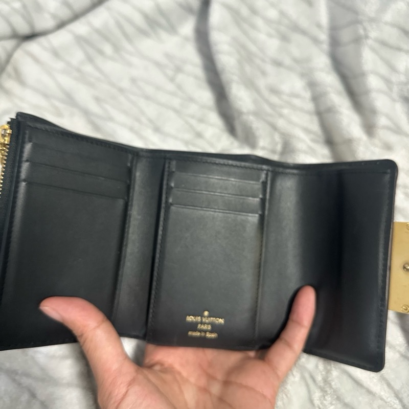 LV 雙色原花 Dauphine 金釦6 卡三折短夾-11