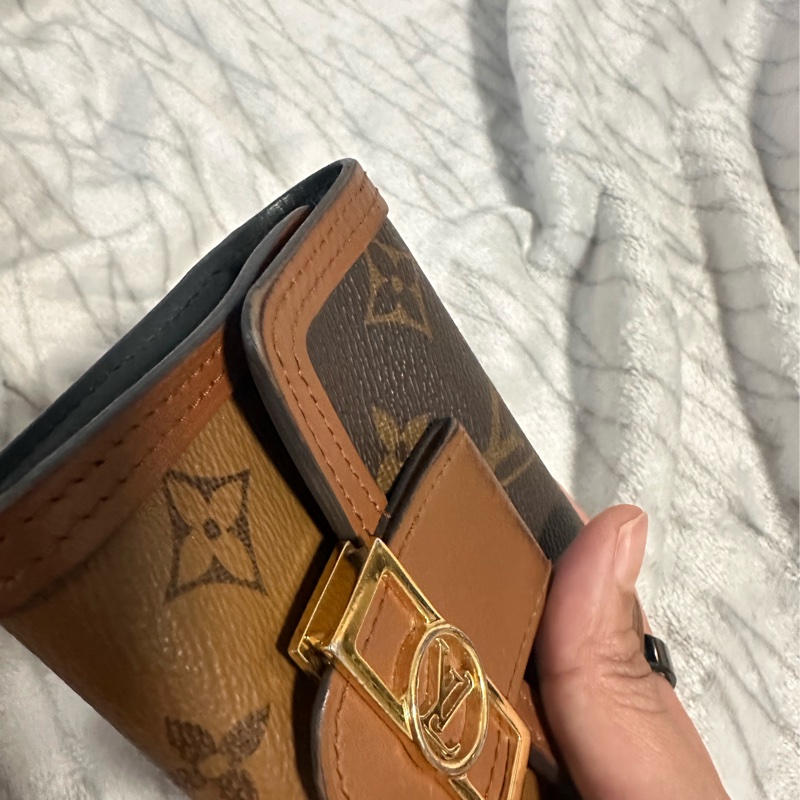 LV 雙色原花 Dauphine 金釦6 卡三折短夾-14