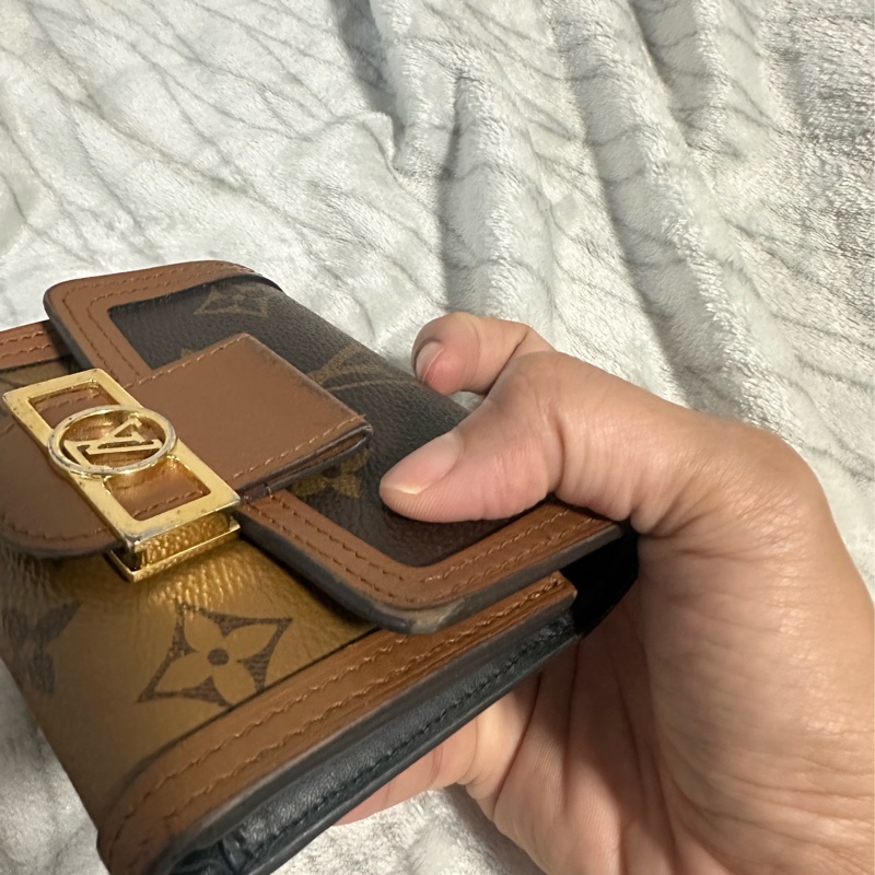 LV 雙色原花 Dauphine 金釦6 卡三折短夾-15