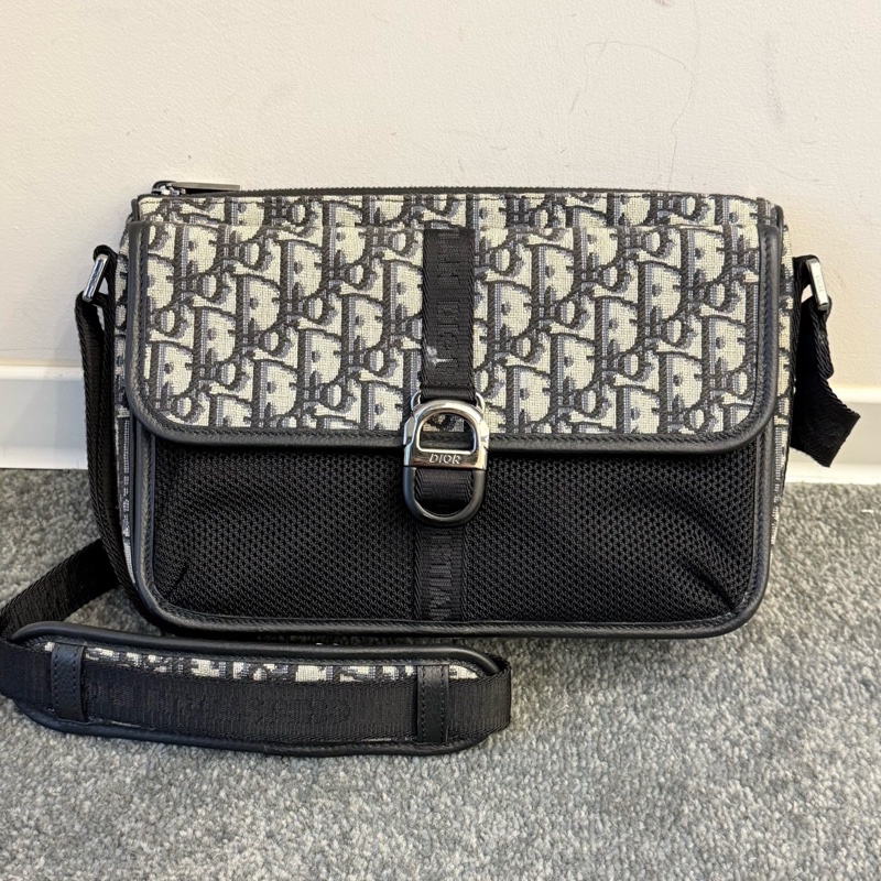 98新Dior迪奧 oblique系列老花中號郵差包 單肩斜挎 肩帶可調節 編碼23 尺寸：26 x 18 x 6。-0