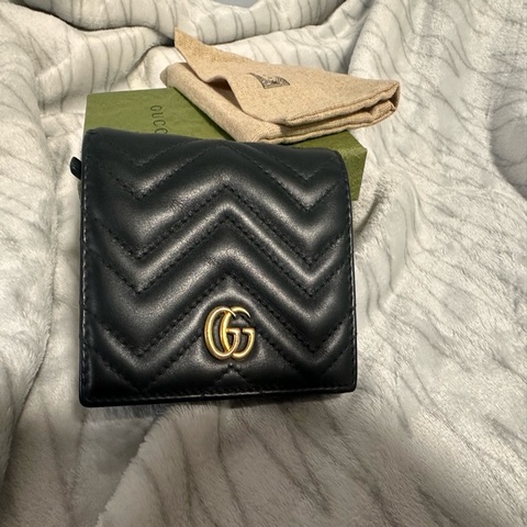 Gucci 黑色marmont 金釦短夾