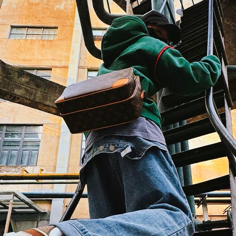 LouisVuitton路易威登經典老花橫版雙層相機包👨‍✈️-18