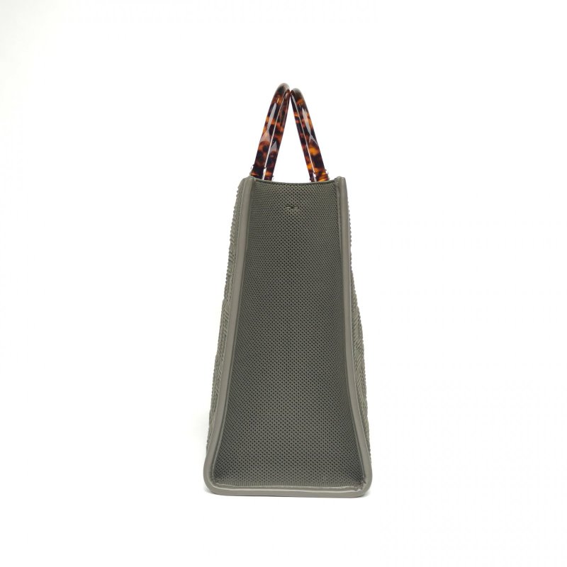 FENDI 綠色帆布卡戴珊聯名膠囊系列Sunshinetote肩背包-1
