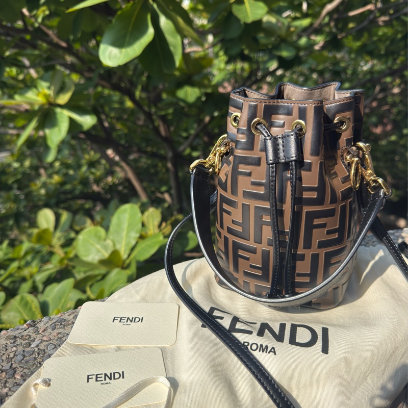 二手Fendi咖啡色Mon Tresor滿版logo手提mini 水桶包-0