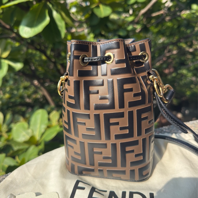 二手Fendi咖啡色Mon Tresor滿版logo手提mini 水桶包-3