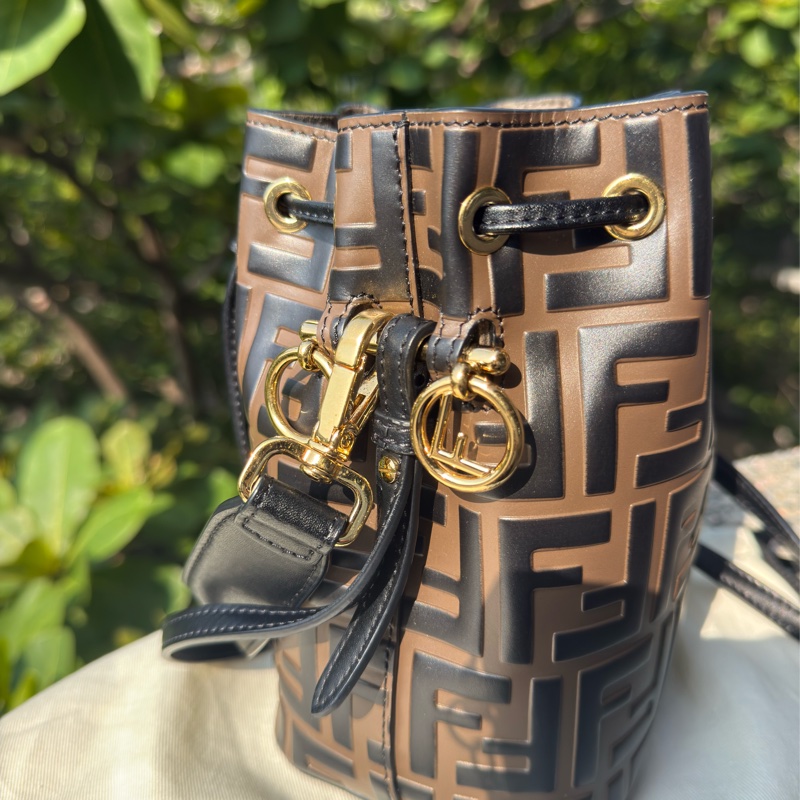 二手Fendi咖啡色Mon Tresor滿版logo手提mini 水桶包-4