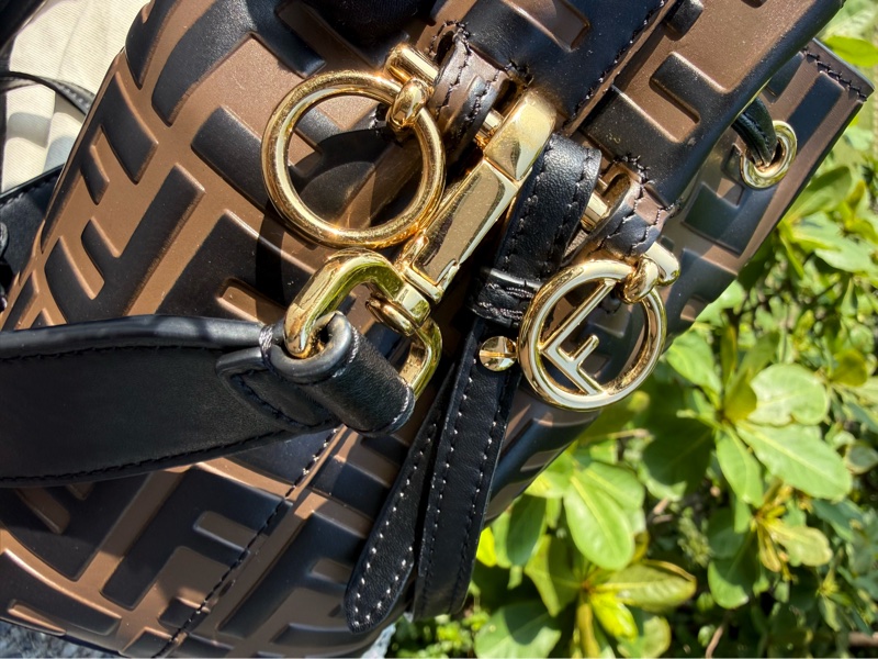 二手Fendi咖啡色Mon Tresor滿版logo手提mini 水桶包-14