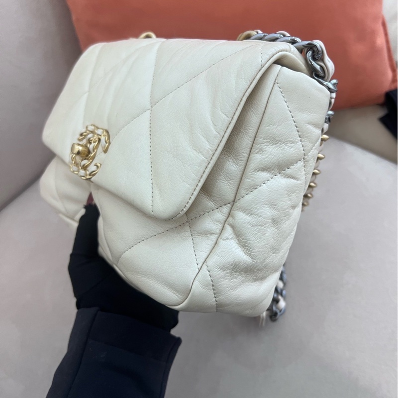 香奈兒Chanel 19bag 鐳射30開 附件：卡 防塵袋，尺寸26*16-3