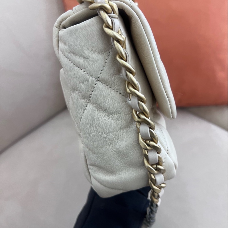 香奈兒Chanel 19bag 鐳射30開 附件：卡 防塵袋，尺寸26*16-4