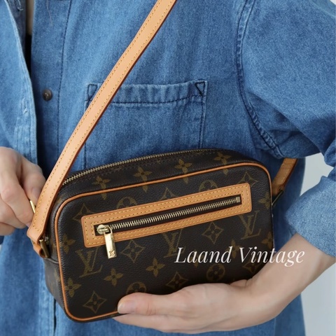 Louis Vuitton • 經典老花開口笑腋下包 小號