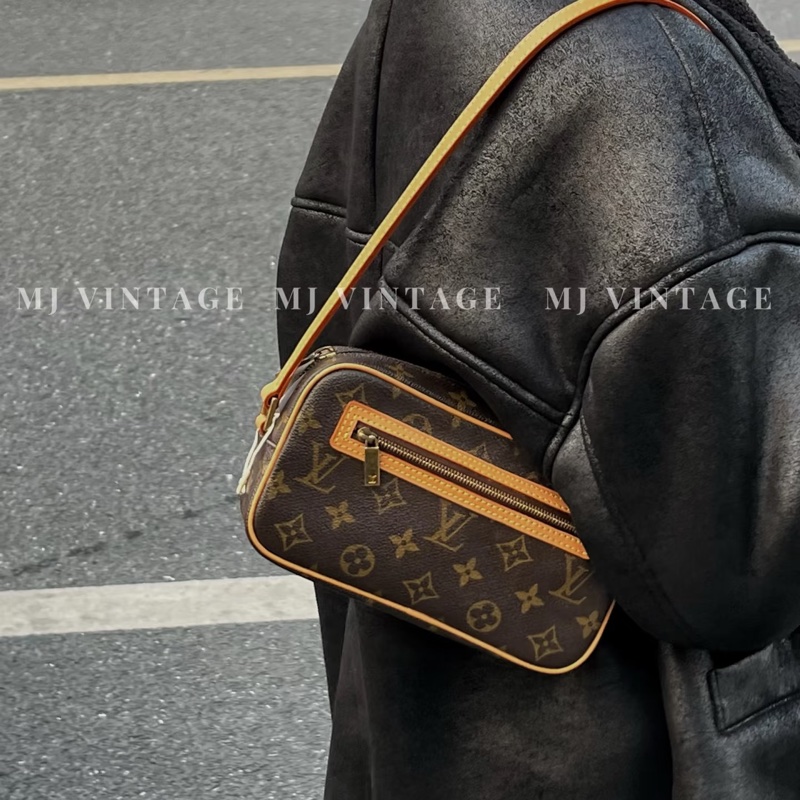 Louis Vuitton • 經典老花開口笑腋下包 小號-2