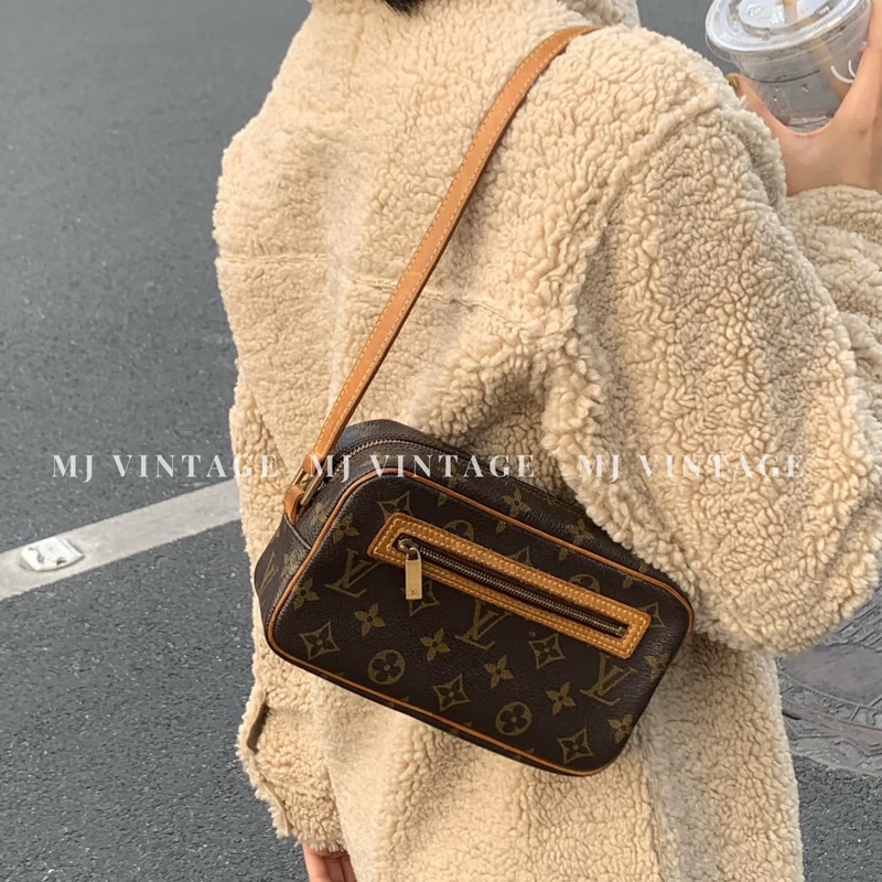 Louis Vuitton • 經典老花開口笑腋下包 小號-3