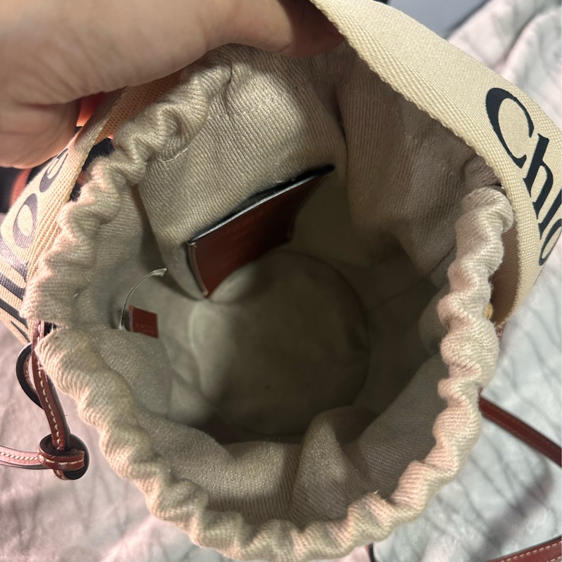 Chioe 包包 編織拼帆布 Woody Saffia Basket Bag 小號束口手提水桶包-4