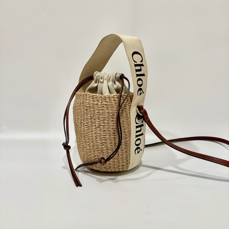 Chioe 包包 編織拼帆布 Woody Saffia Basket Bag 小號束口手提水桶包-10