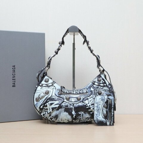 BALENCIAGA LeCagole機車月牙包xs圖案羊皮肩背包