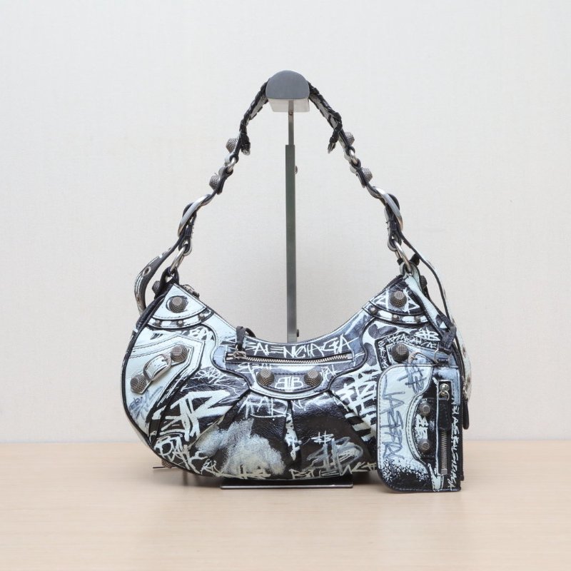 BALENCIAGA LeCagole機車月牙包xs圖案羊皮肩背包-1