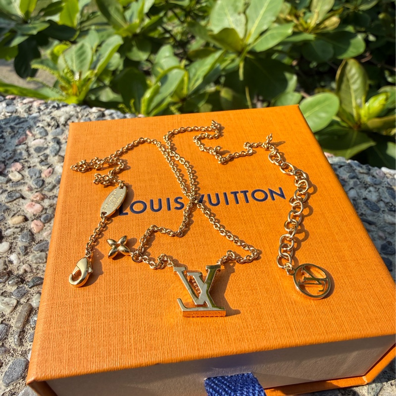 全新LV lconic金色字母水鑽項鍊M00596-3