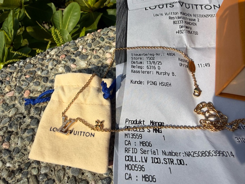 全新LV lconic金色字母水鑽項鍊M00596-5