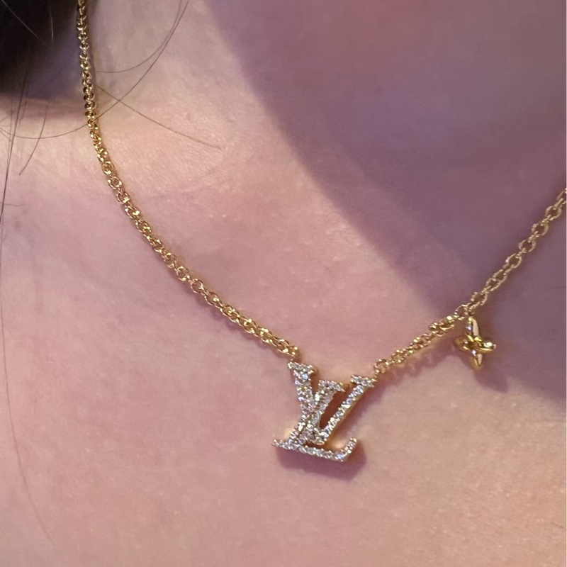 全新LV lconic金色字母水鑽項鍊M00596-9