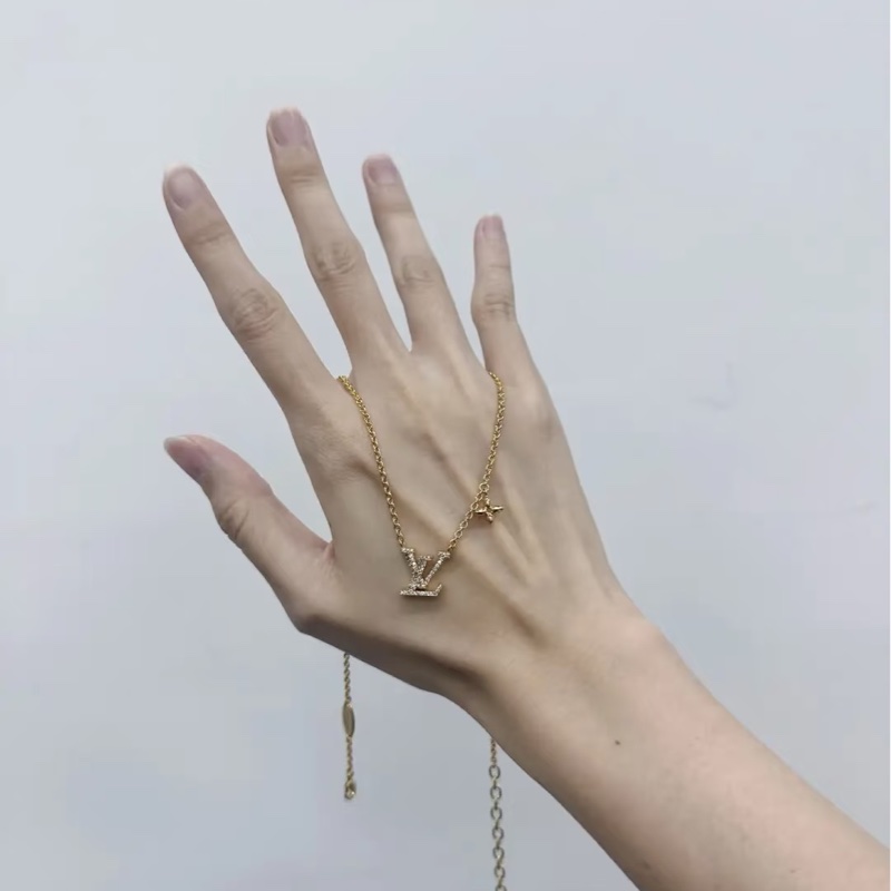 全新LV lconic金色字母水鑽項鍊M00596-11