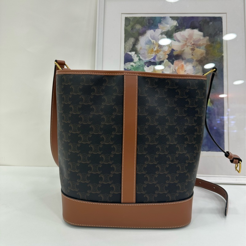 CELINE賽琳，Triomphe經典老花滿印中型水桶肩斜背包，24年份-2