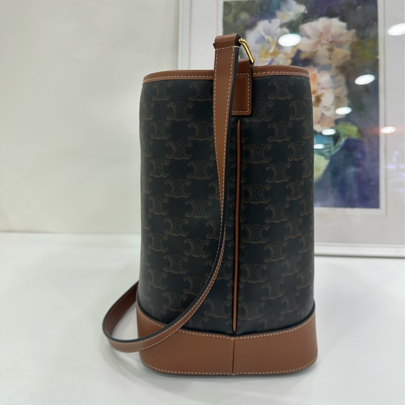 CELINE賽琳，Triomphe經典老花滿印中型水桶肩斜背包，24年份-3