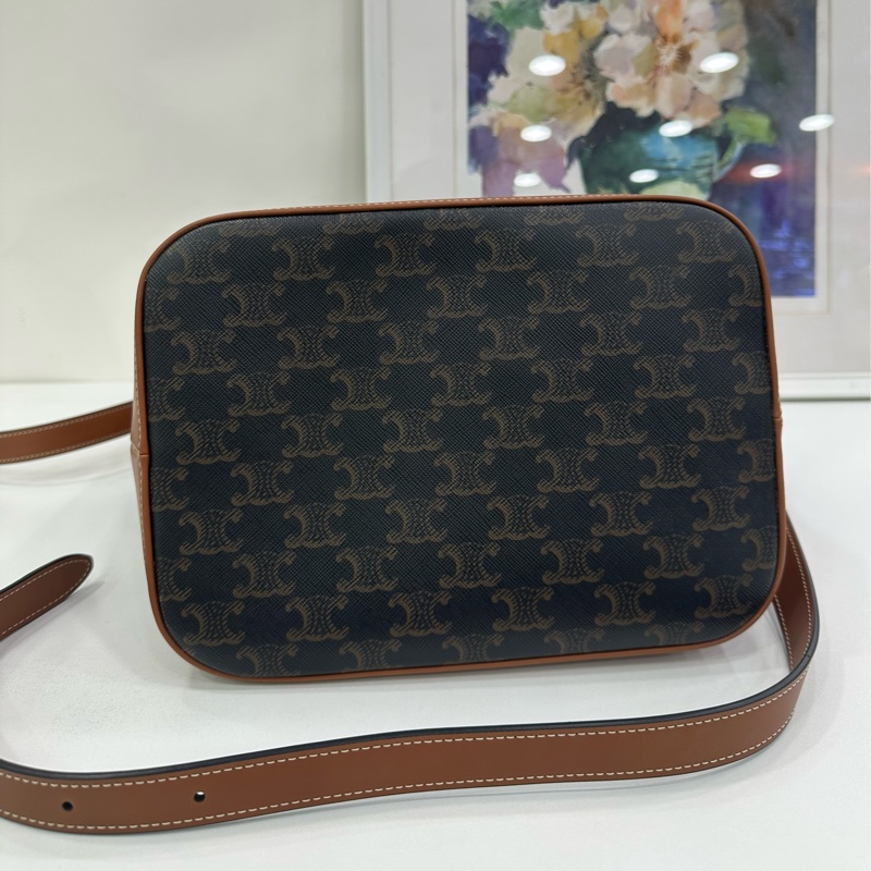 CELINE賽琳，Triomphe經典老花滿印中型水桶肩斜背包，24年份-5