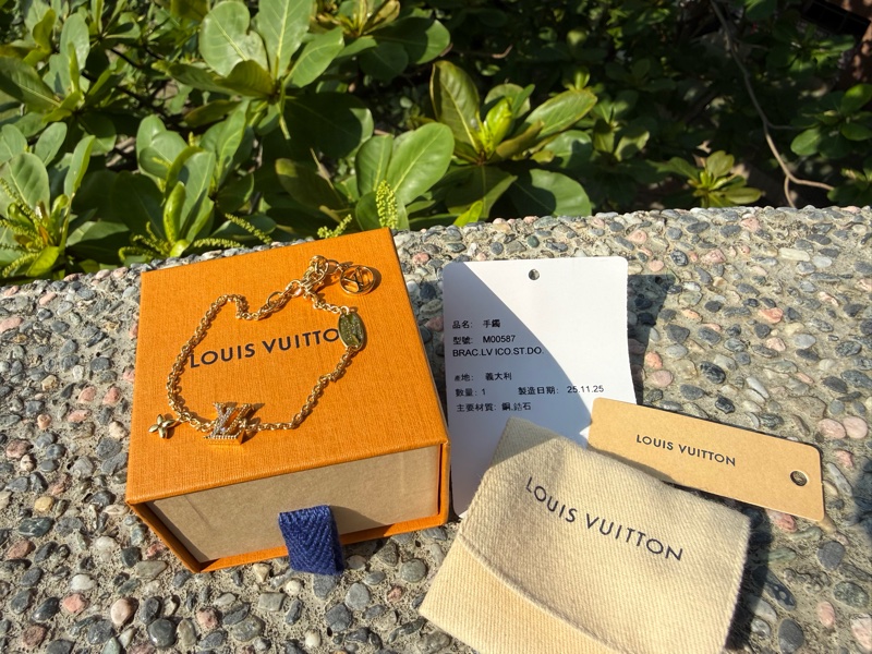 全新LV lconic金色字母水鑽手鍊M00587-0