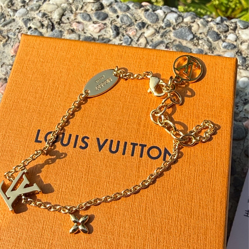 全新LV lconic金色字母水鑽手鍊M00587-2