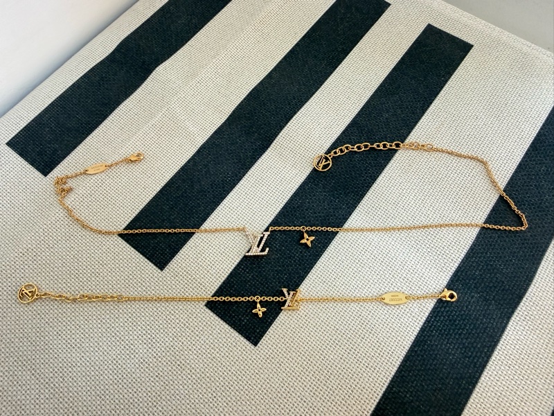 全新LV lconic金色字母水鑽手鍊M00587-5