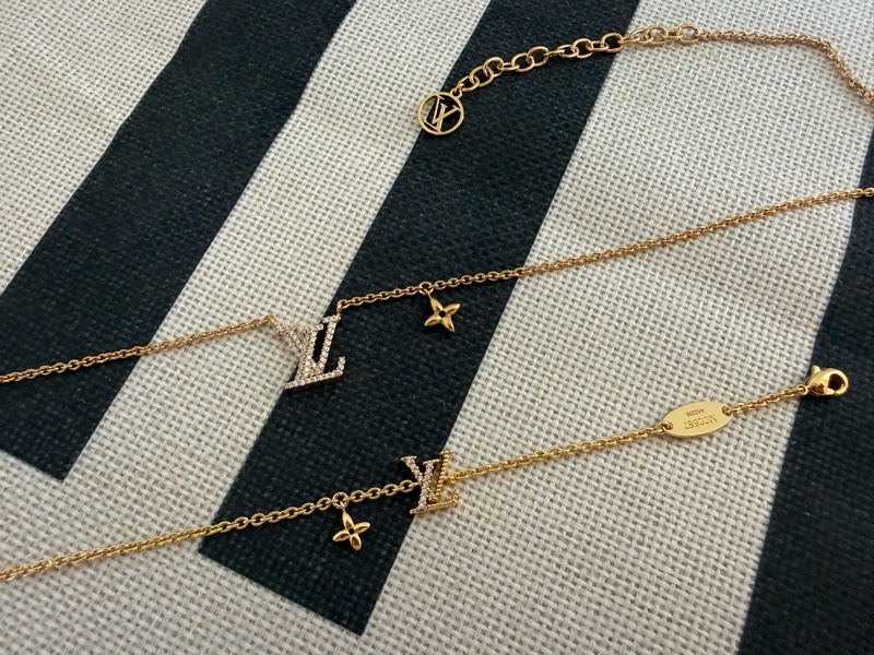 全新LV lconic金色字母水鑽手鍊M00587-6